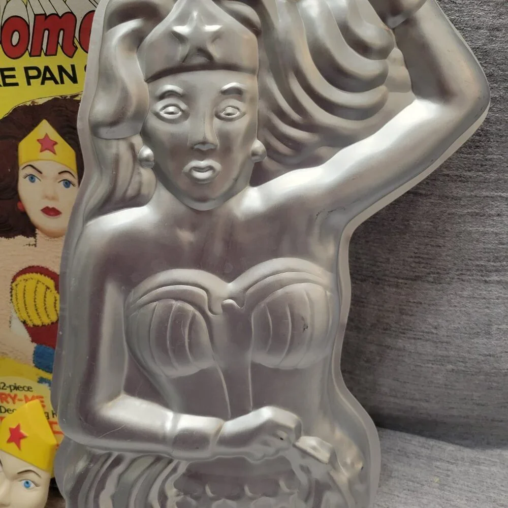 Vintage Wilton 1978 Wonder Woman Cake Pan Set